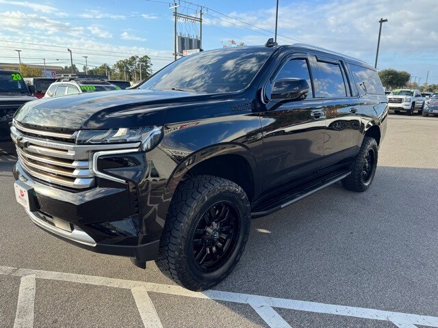2021 Chevrolet Suburban High Country photo 3