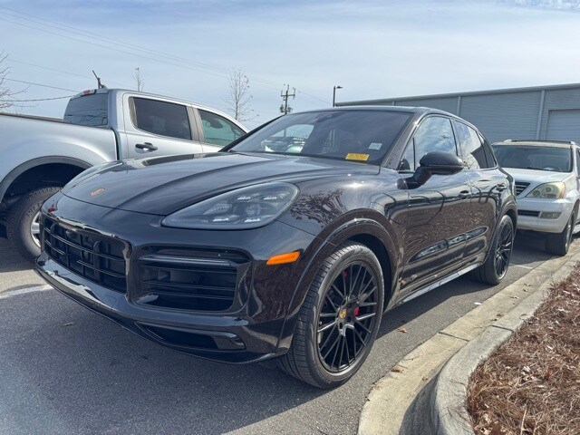 2022 Porsche Cayenne GTS photo 2