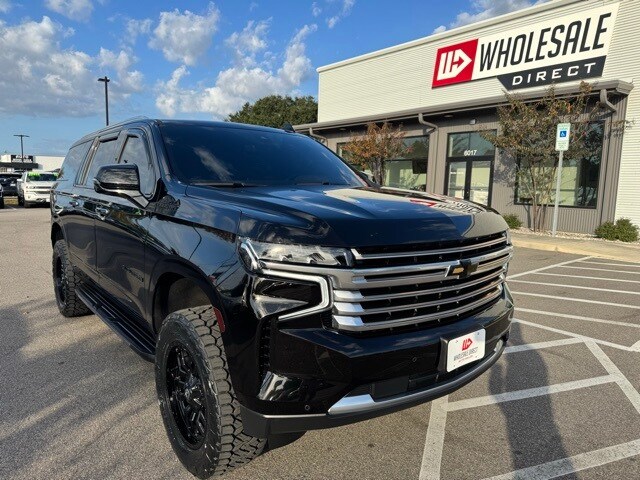 2021 Chevrolet Suburban High Country photo 2