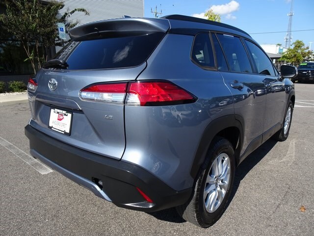 2022 Toyota Corolla Cross LE photo 3