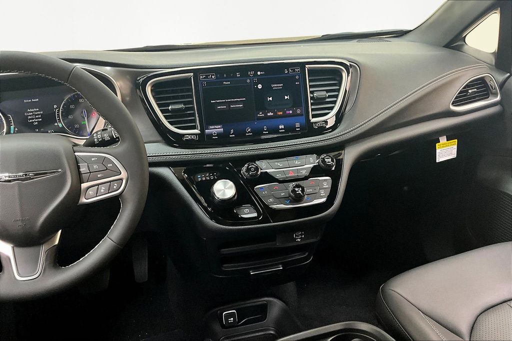 2026 Chrysler Pacifica Select - Photo 8