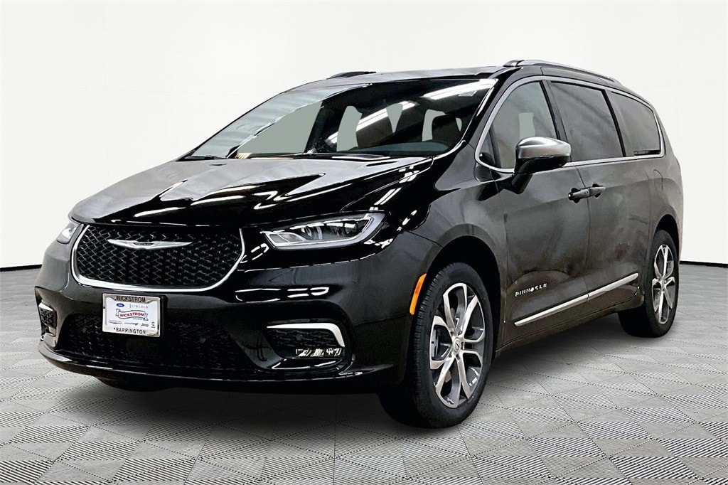 2026 Chrysler Pacifica Pinnacle's photo