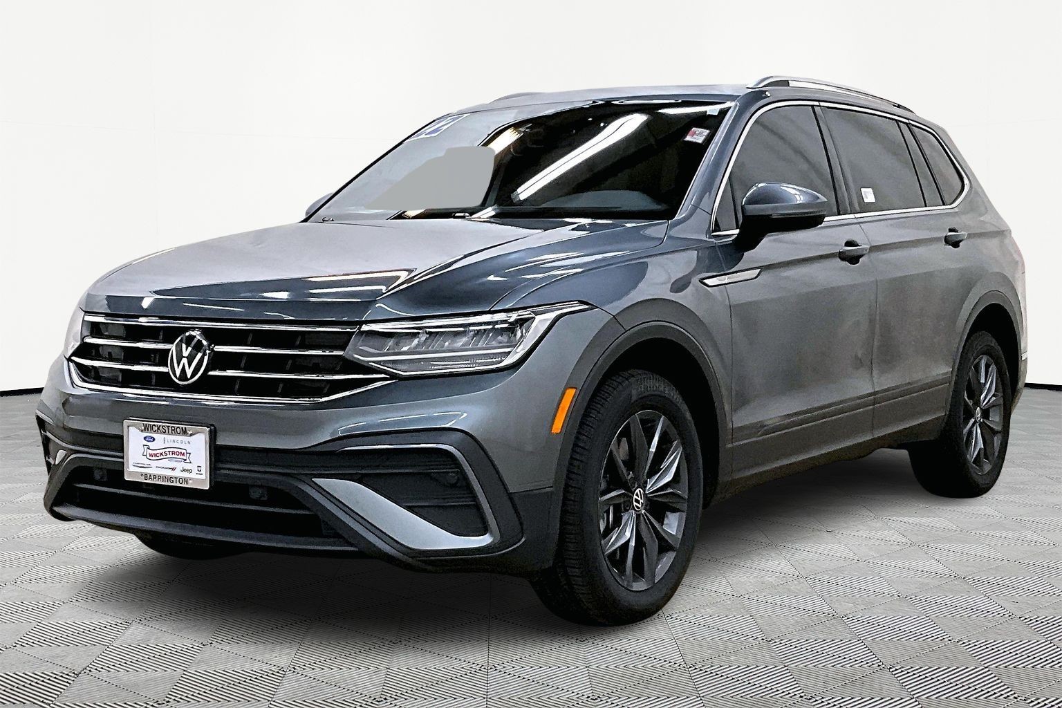 2022 Volkswagen Tiguan SE's photo