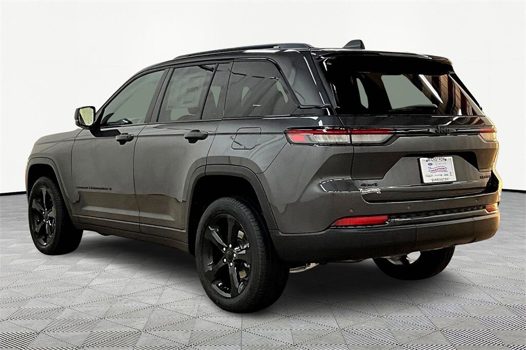 2025 Jeep Grand Cherokee Limited photo 3