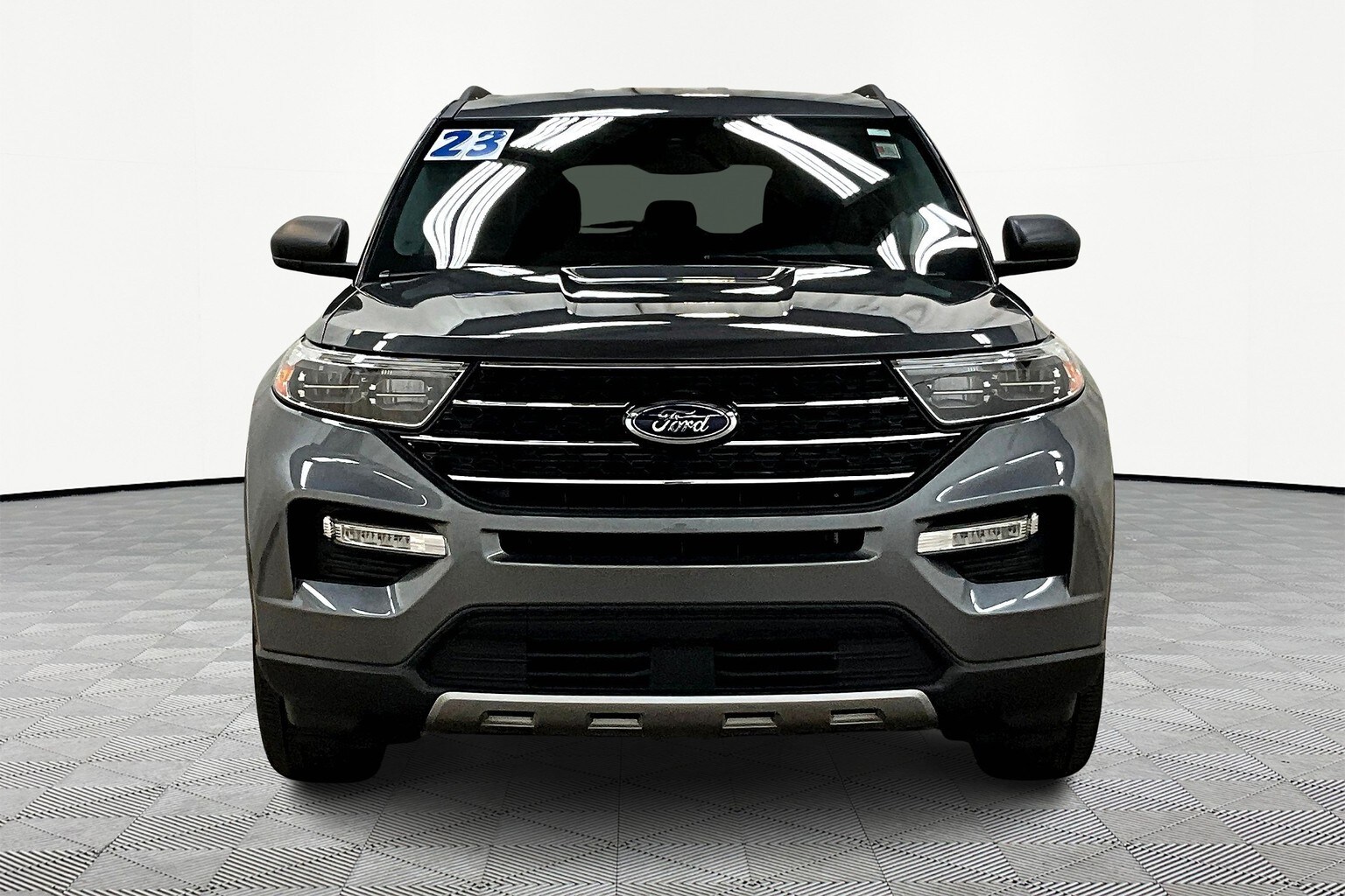 2023 Ford Explorer XLT photo 3