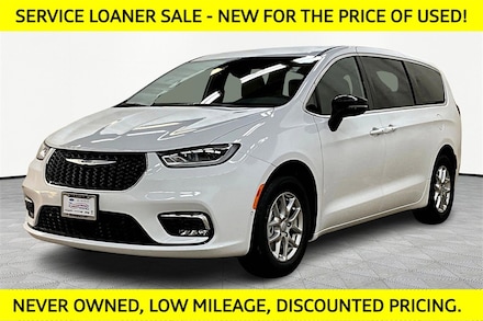 2025 Chrysler Pacifica Select Passenger Van