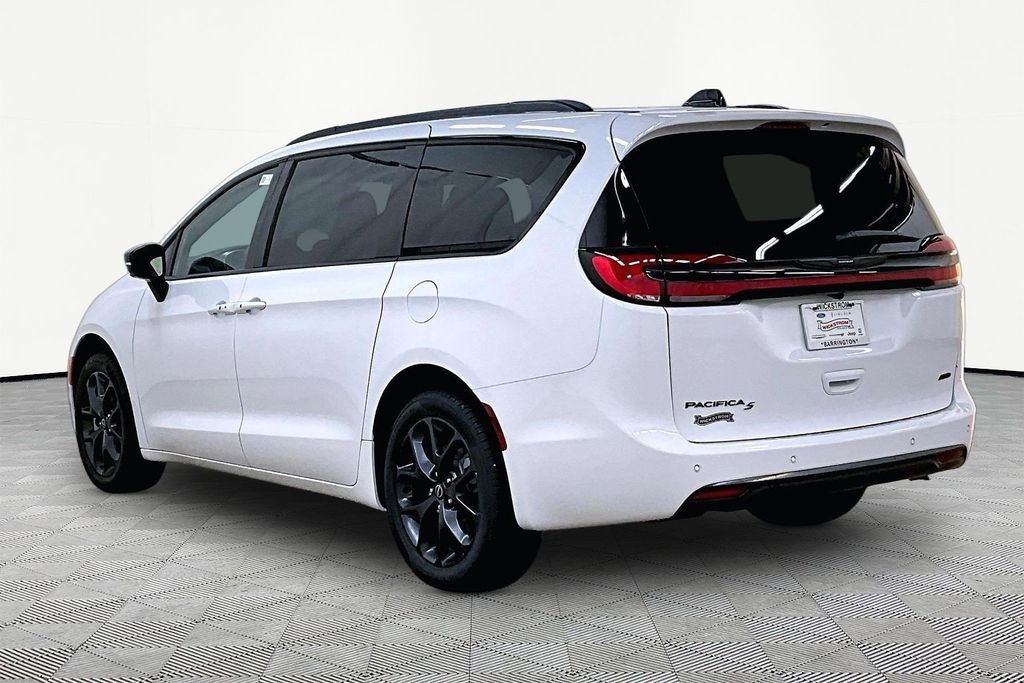 New 2026 Chrysler Pacifica Select Passenger Van