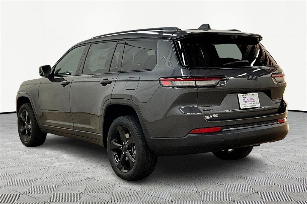 2025 Jeep Grand Cherokee Limited photo 3