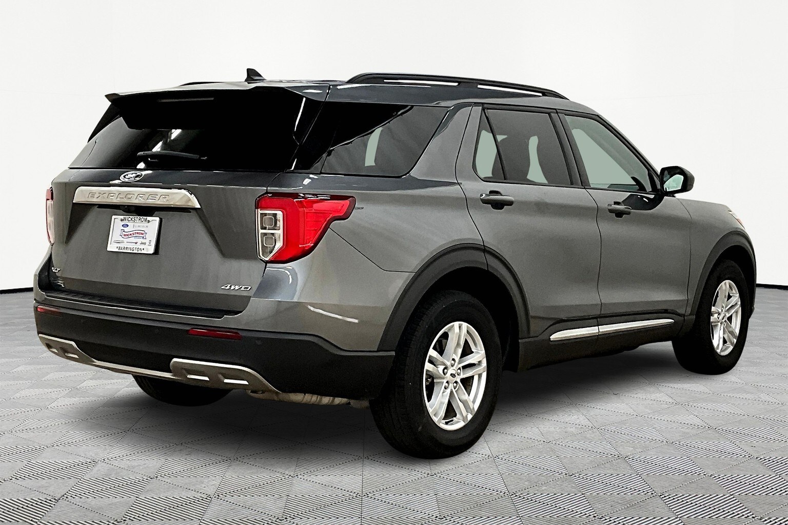 2023 Ford Explorer XLT photo 2