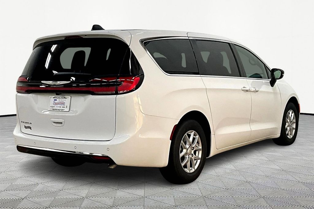 2026 Chrysler Pacifica Select - Photo 6