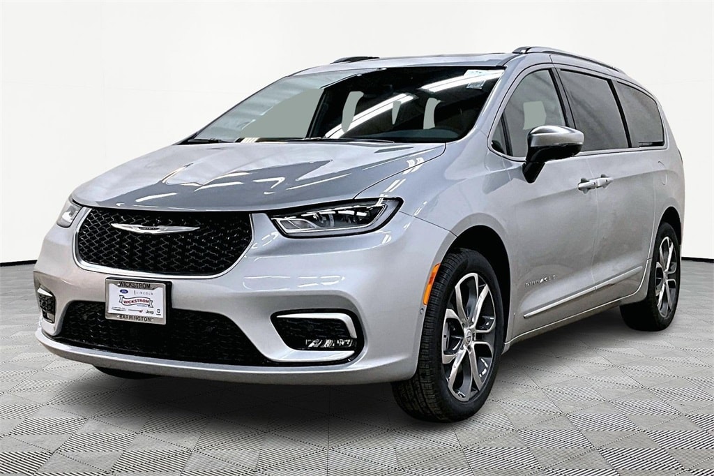 2026 Chrysler Pacifica Pinnacle's photo
