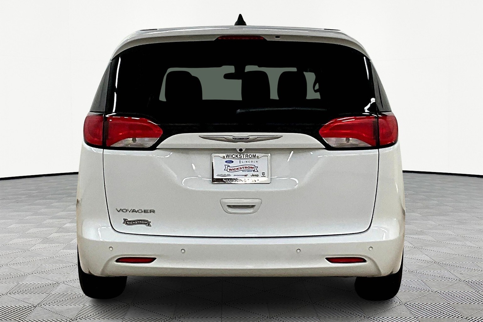 2020 Chrysler Voyager L photo 4