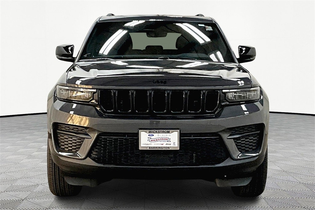 2025 Jeep Grand Cherokee Laredo photo 2