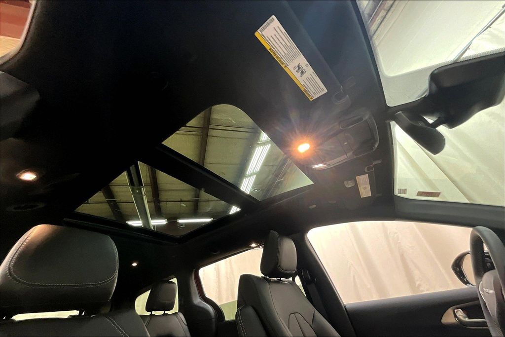 2026 Chrysler Pacifica Select - Photo 12