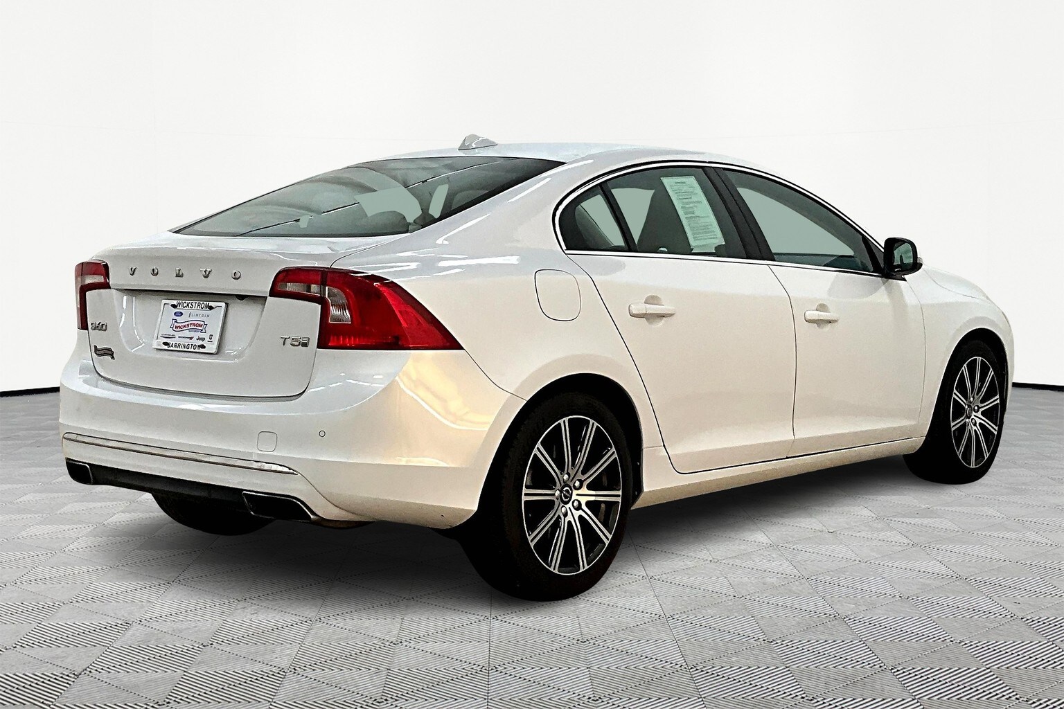 2018 Volvo S60 Inscription T5 photo 2