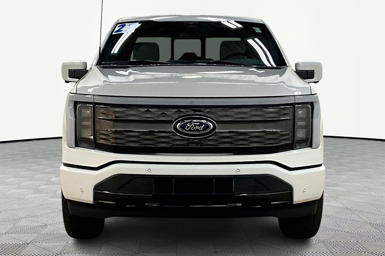 2023 Ford F-150 Lightning Platinum photo 2