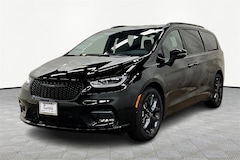 2026 Chrysler Pacifica Limited Passenger Van