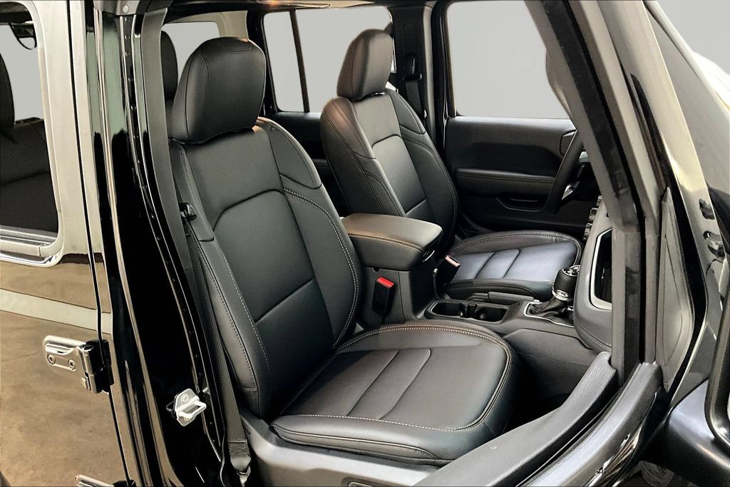 2026 Jeep Wrangler 4-Door Sahara - Photo 13