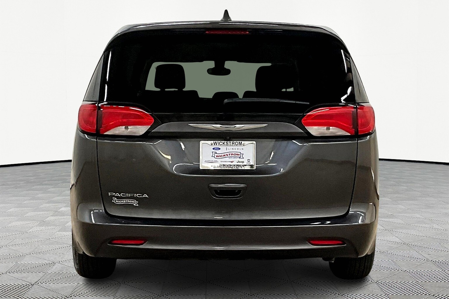 2017 Chrysler Pacifica Touring photo 4