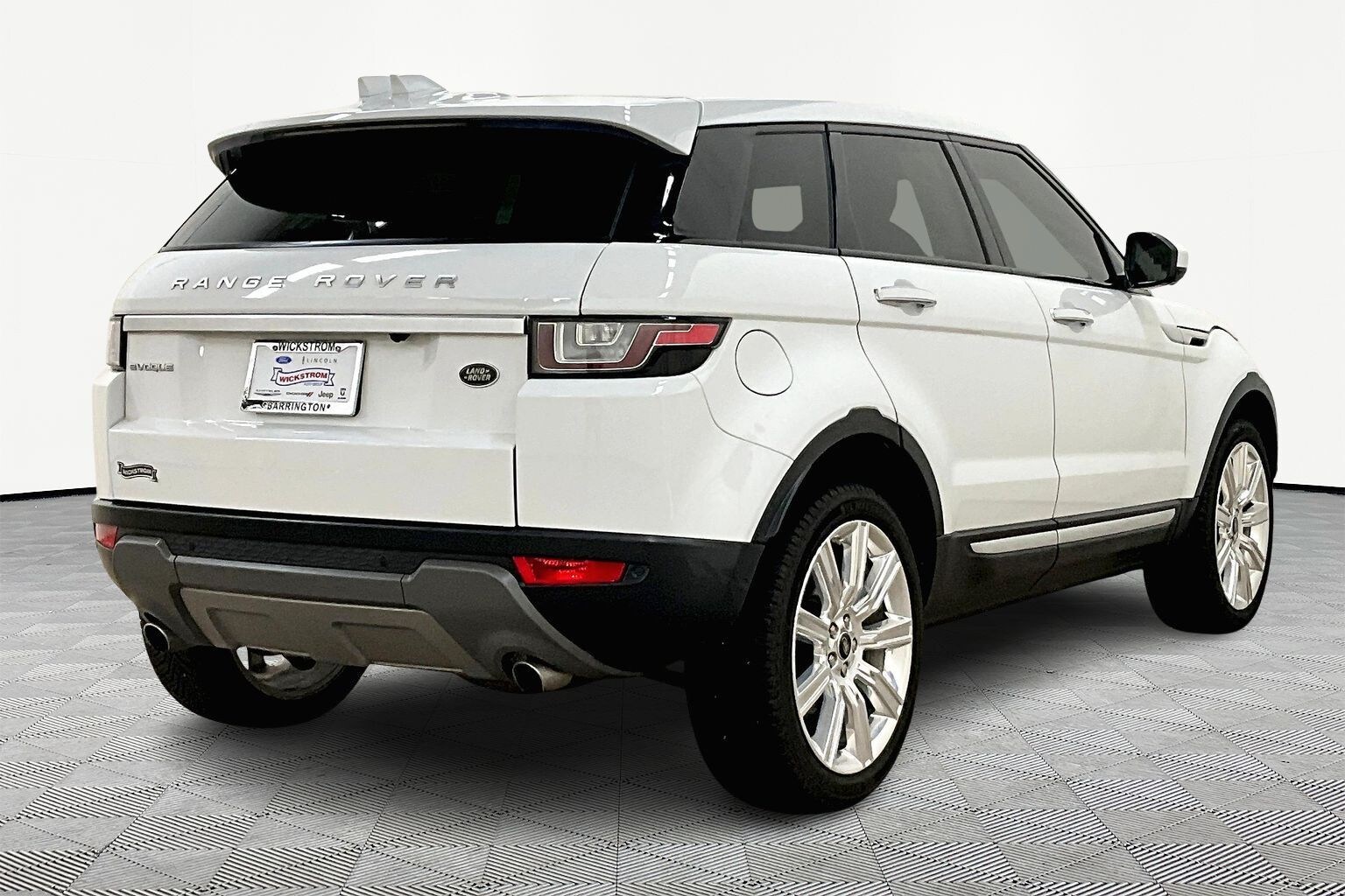 2019 Land Rover Range Rover Evoque HSE photo 2