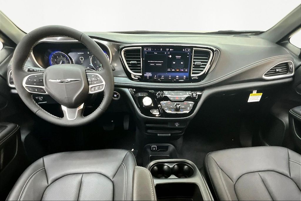 2026 Chrysler Pacifica Select - Photo 7