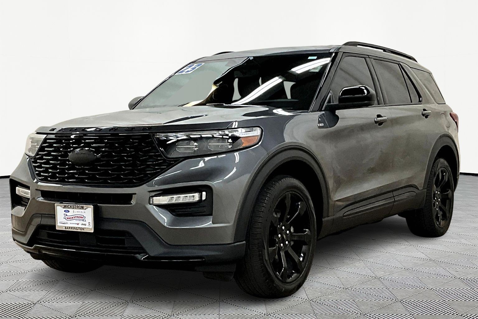 2023 Ford Explorer ST-LINE's photo
