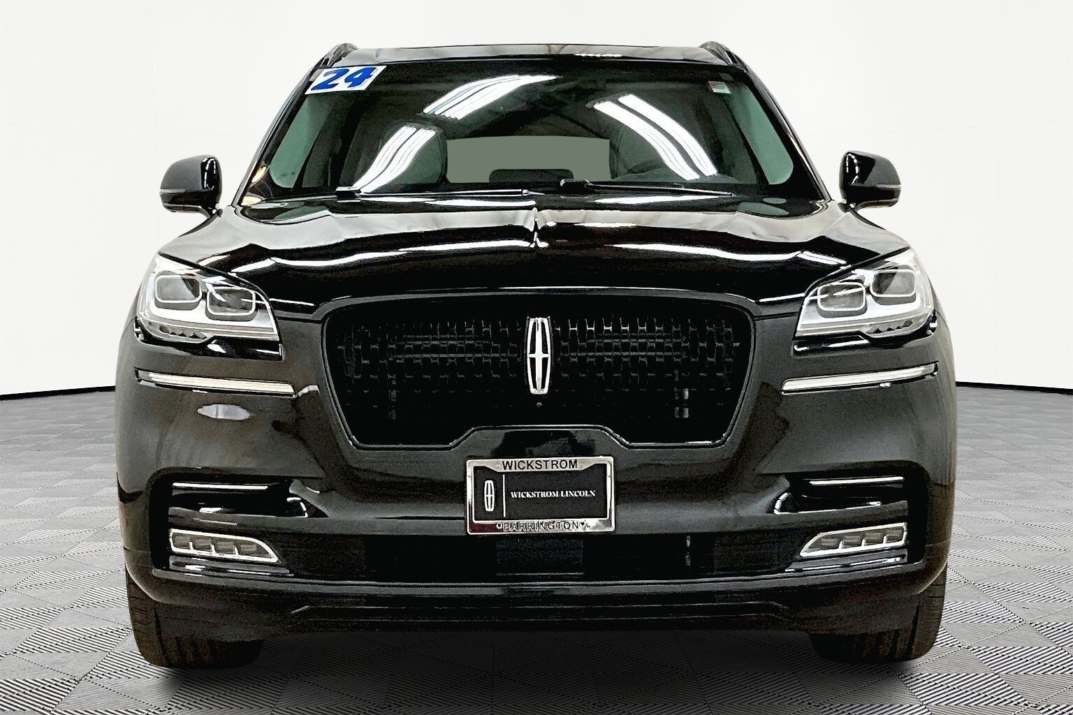 2024 Lincoln Aviator Black Label photo 2