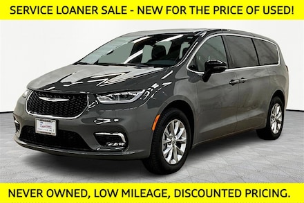 2025 Chrysler Pacifica Select Passenger Van