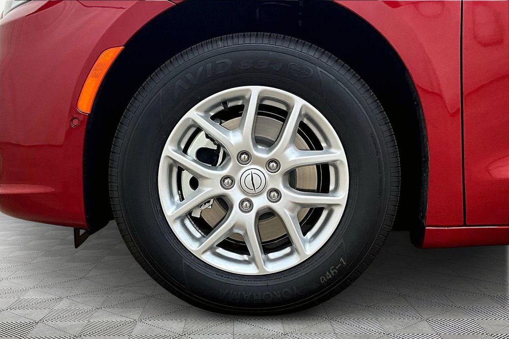 2026 Chrysler Pacifica Select - Photo 15