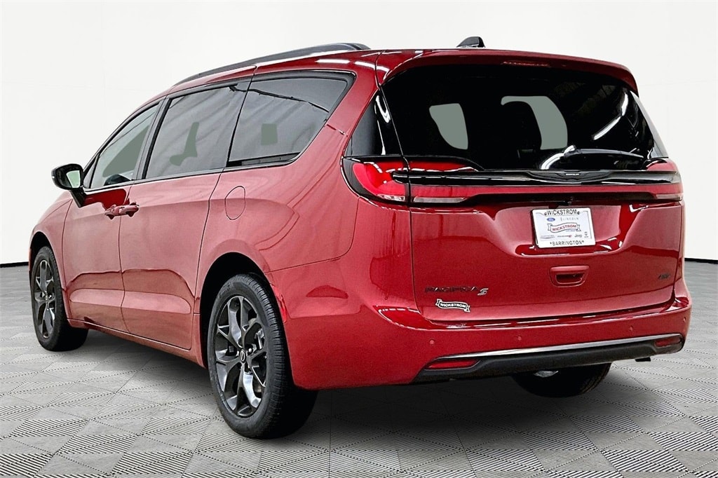 New 2026 Chrysler Pacifica SELECT AWD Passenger Van