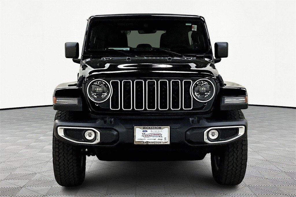 2025 Jeep Wrangler Sahara photo 4