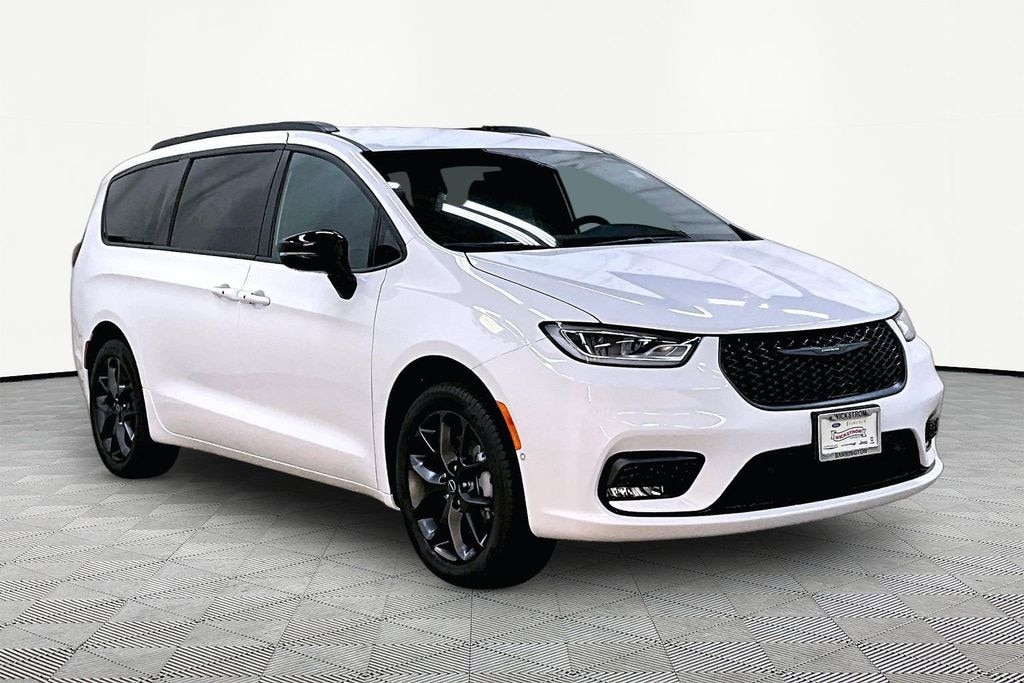 New 2026 Chrysler Pacifica Select Passenger Van