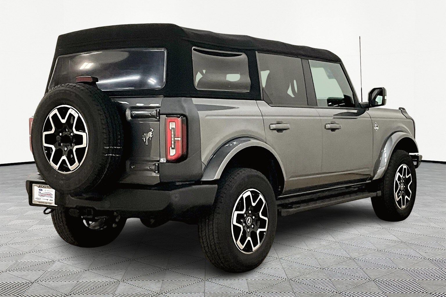 2022 Ford Bronco Outer Banks photo 2