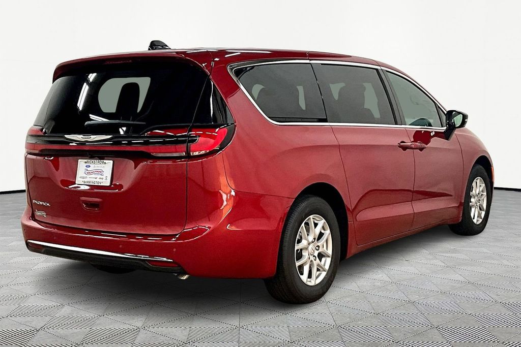 2026 Chrysler Pacifica Select - Photo 6