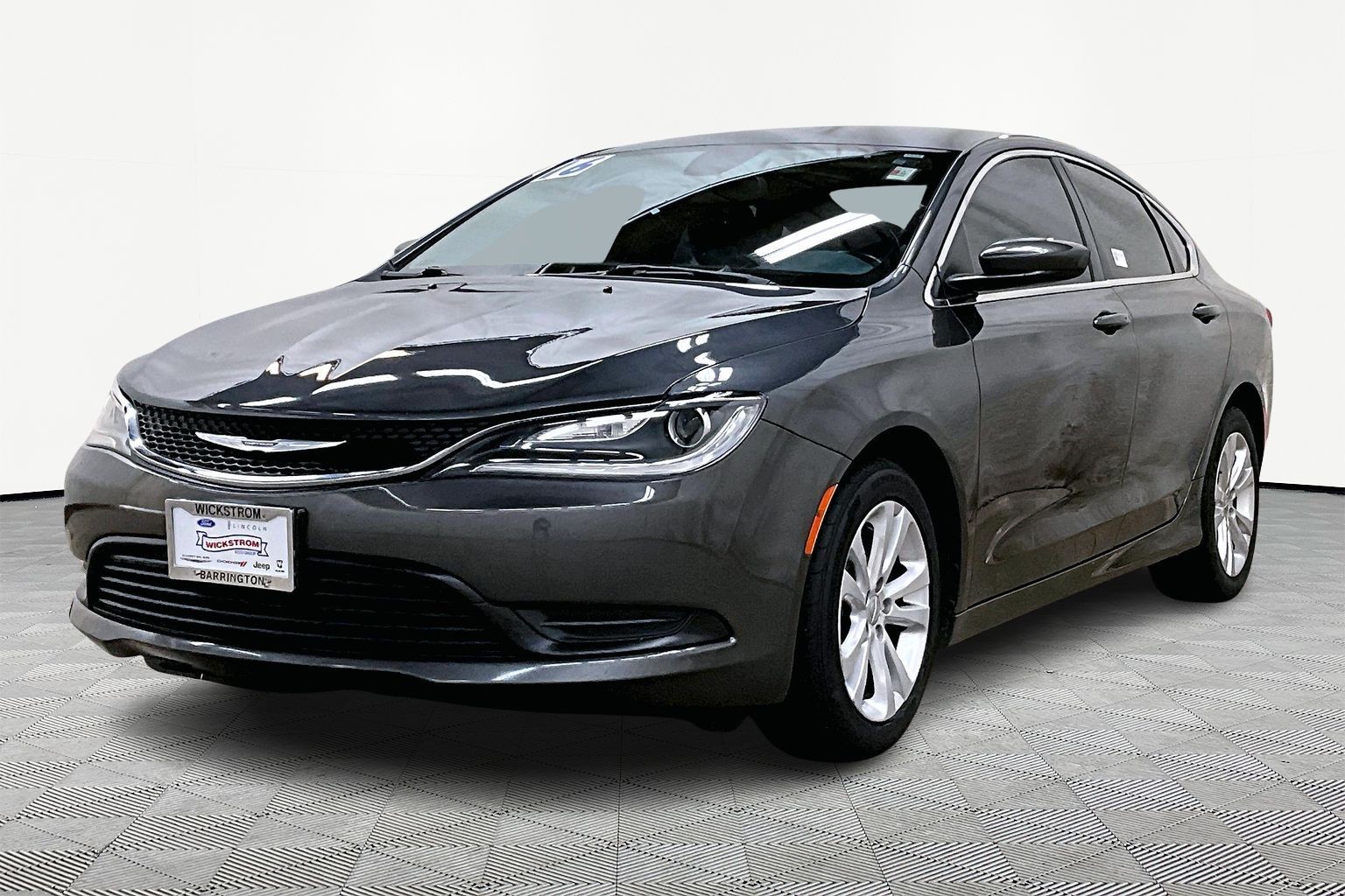 2016 Chrysler 200 LX's photo