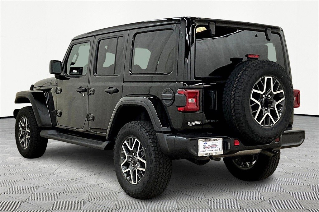 2025 Jeep Wrangler Sahara photo 3