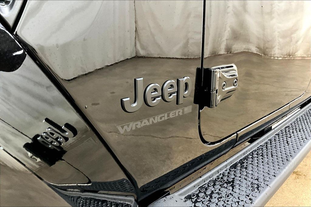 2026 Jeep Wrangler 4-Door Sahara - Photo 11
