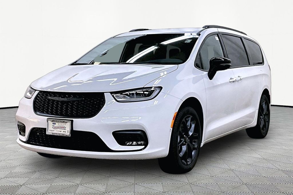 New 2026 Chrysler Pacifica Select Passenger Van