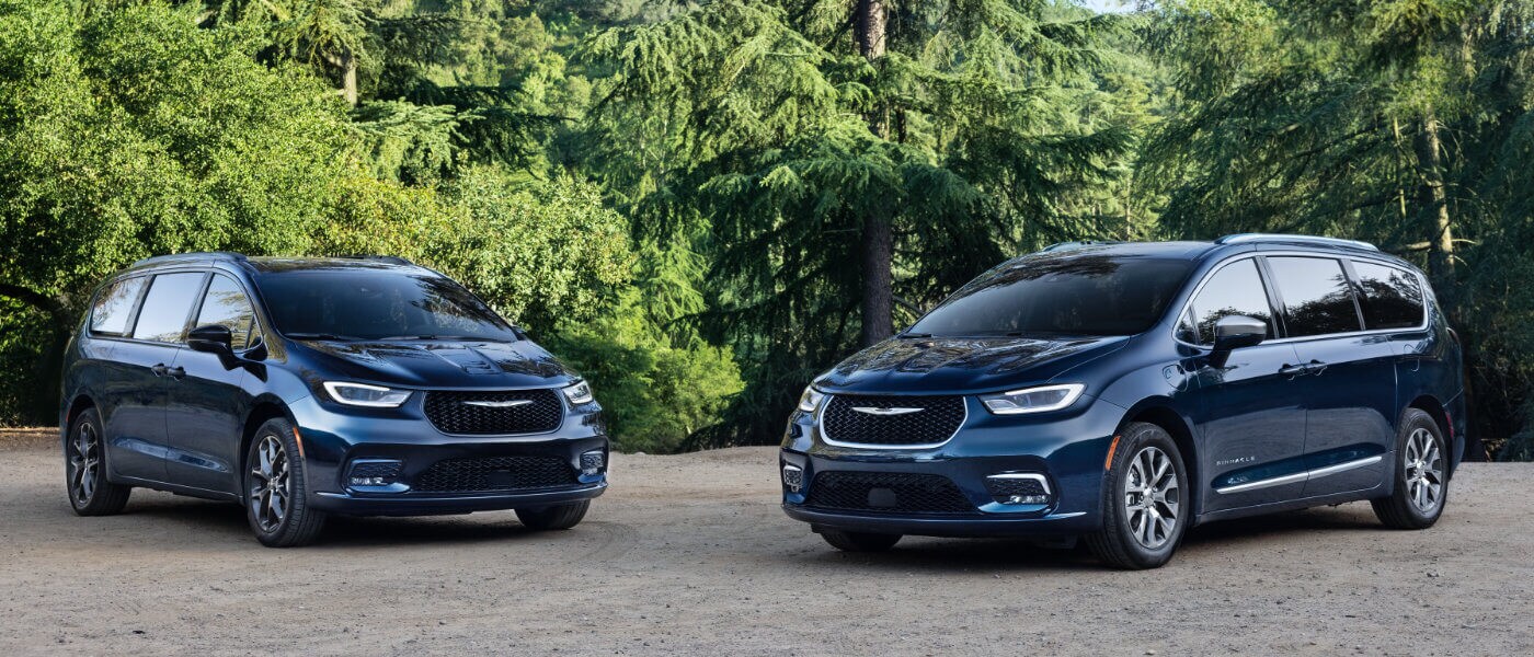 2025 Chrysler Pacifica Exterior Two Parked