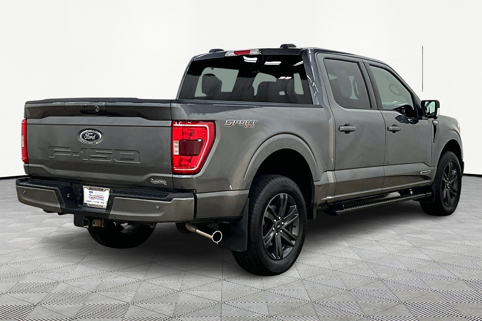 2023 Ford F-150 XLT photo 2