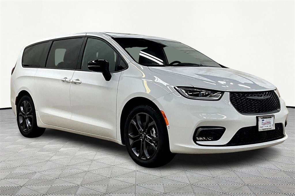 New 2026 Chrysler Pacifica Select Passenger Van