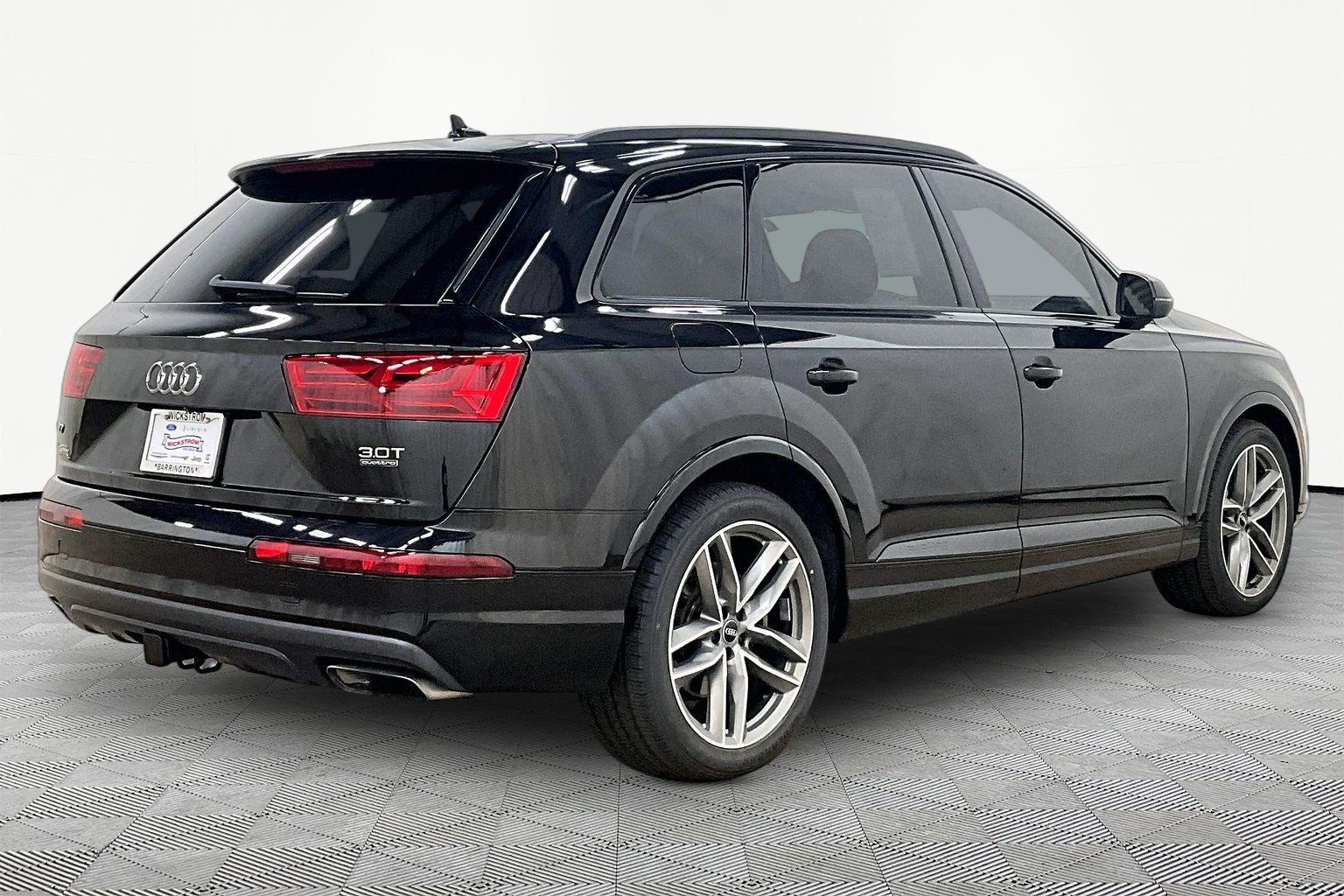 Used 2017 Audi Q7 Prestige with VIN WA1VAAF7XHD040789 for sale in Barrington, IL