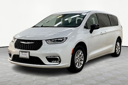New 2026 Chrysler Pacifica Select Passenger Van Barrington Illinois