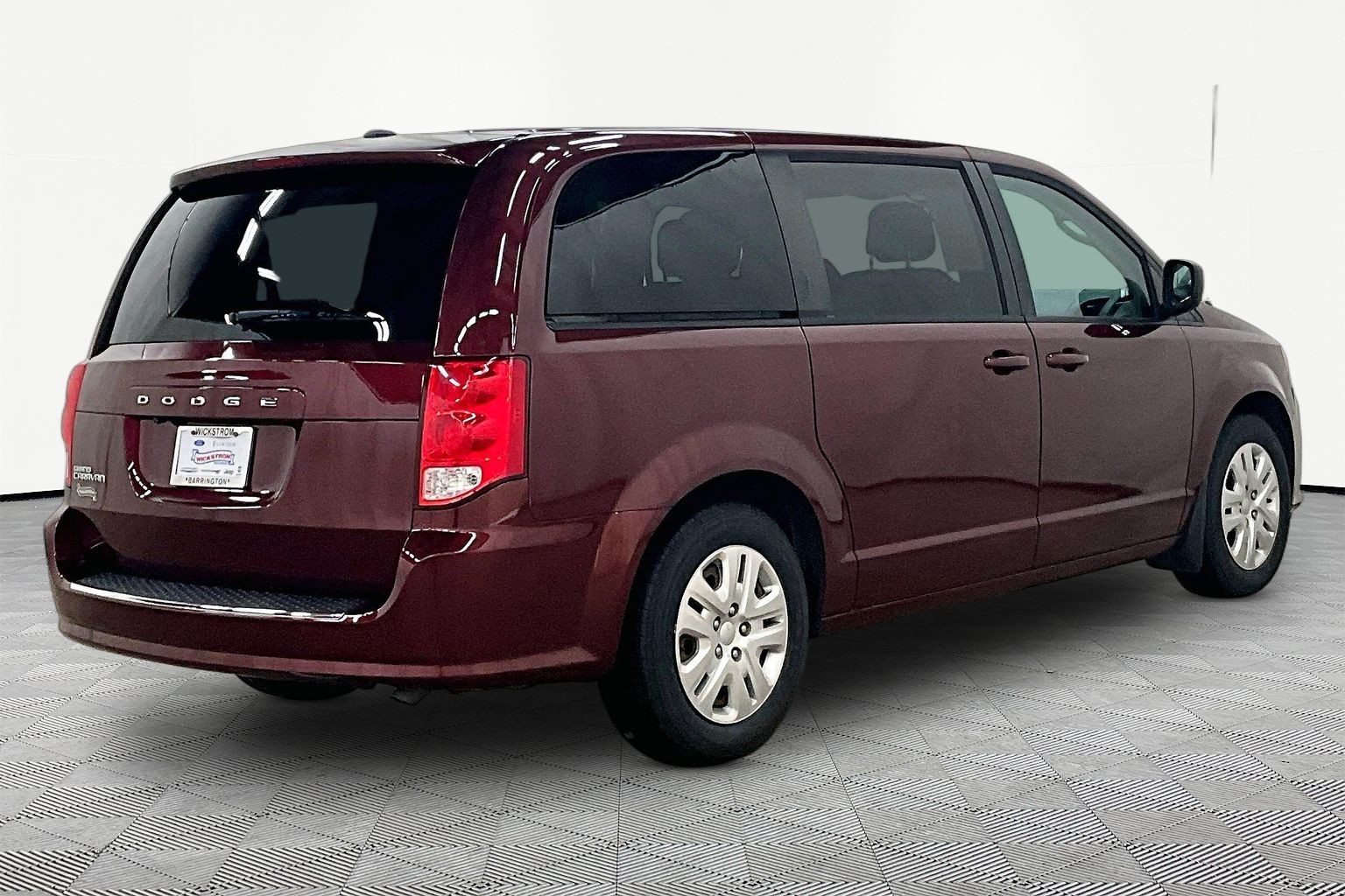 Used 2018 Dodge Grand Caravan SE with VIN 2C4RDGBG6JR137997 for sale in Barrington, IL