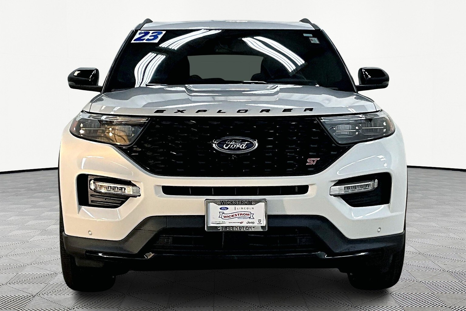 2023 Ford Explorer ST photo 2