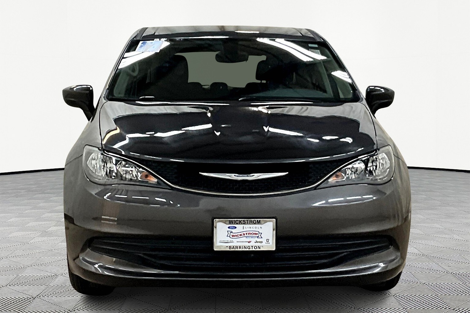 2017 Chrysler Pacifica Touring photo 3