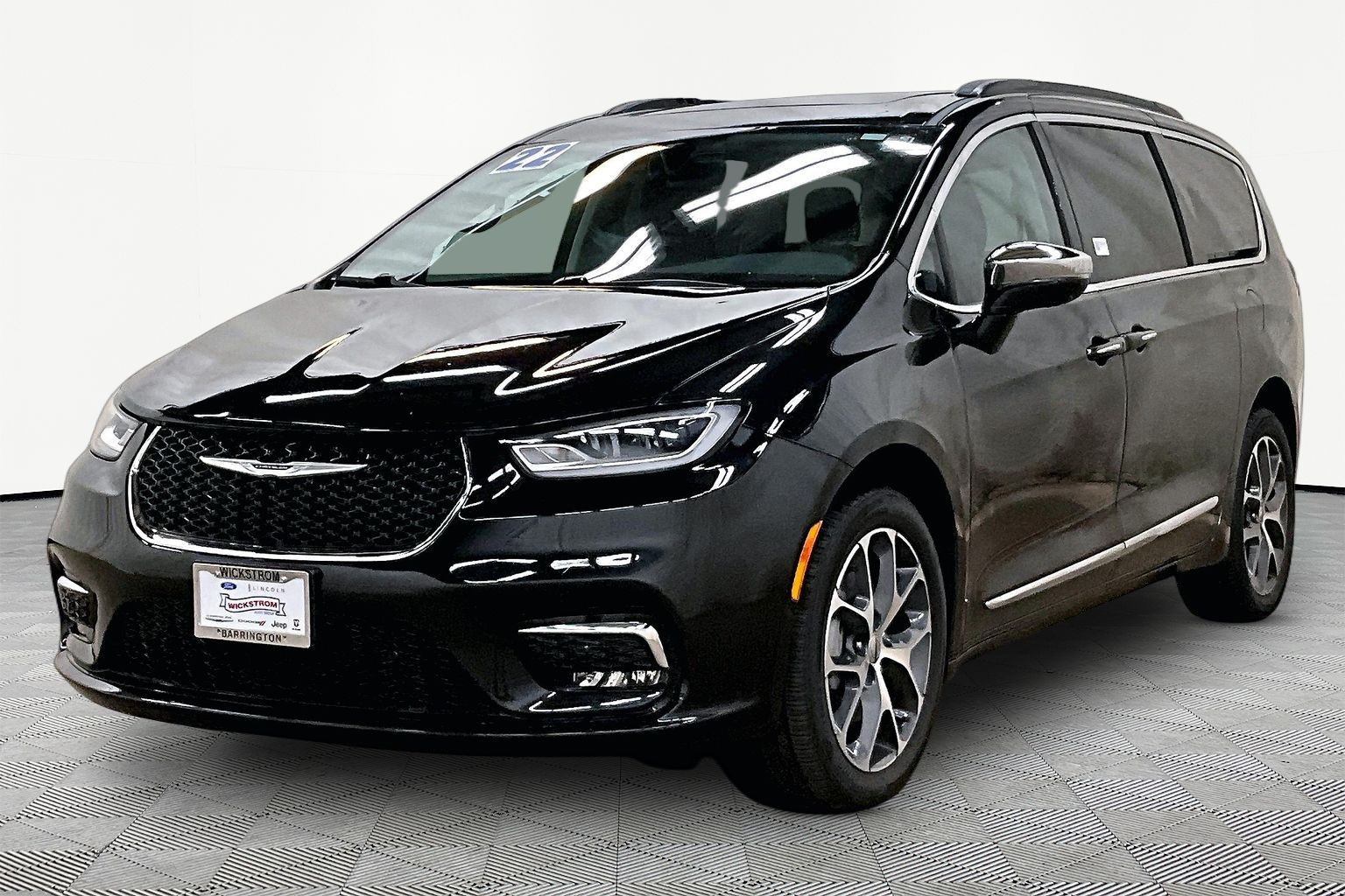 2022 Chrysler Pacifica Limited's photo