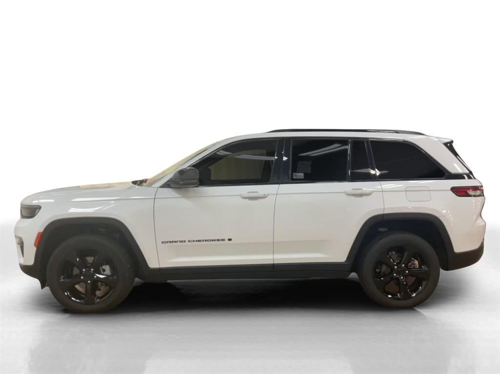 Used 2023 Jeep Grand Cherokee Limited with VIN 1C4RJHBG2PC607717 for sale in Barrington, IL