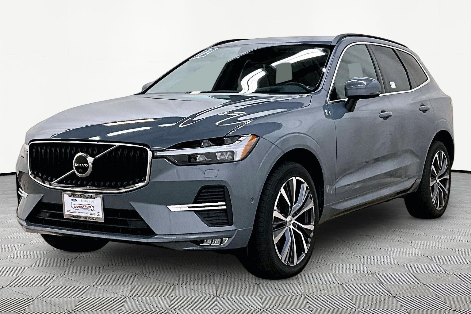 2022 Volvo XC60 B5 Momentum AWD's photo