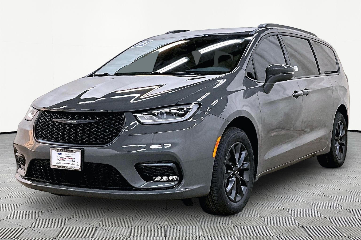 2022 Chrysler Pacifica Touring L's photo